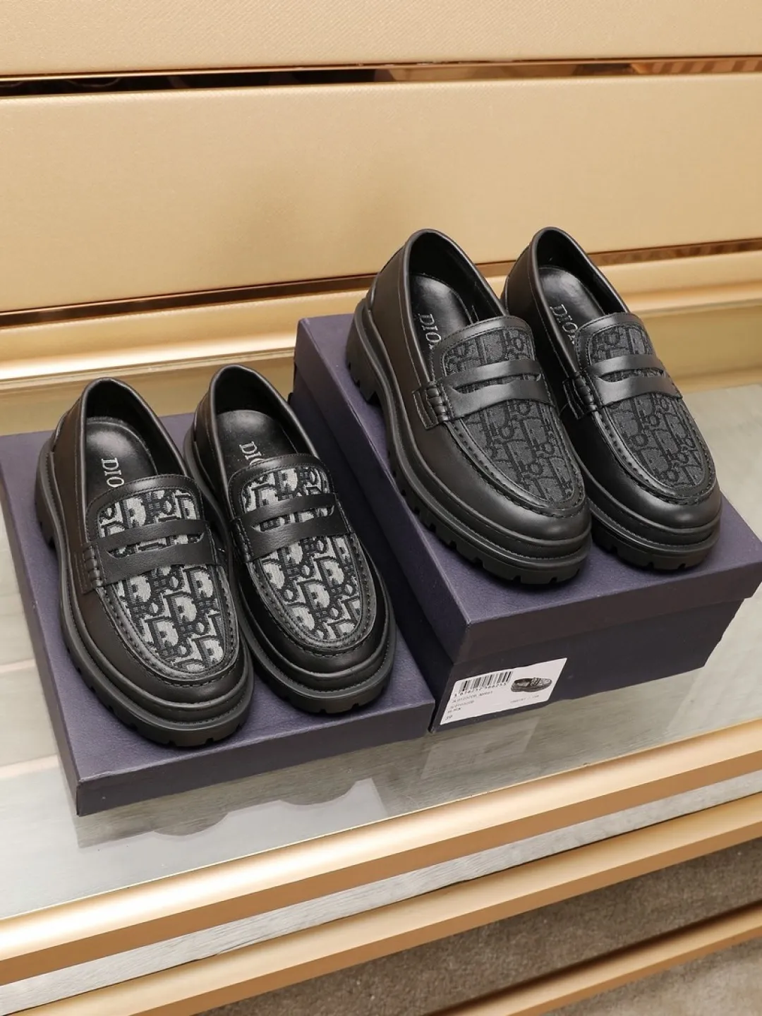 Factory P460💰[Dior] men's classic Loaf leather shoes🇺🇸 are on sale at the same time, original Italian brand · brand totem cloth sewn with brand cloth label · paired with calfskin · (high-end, extravagant and classy) exquisite workmanship (original lining) sole: original factory special rubber concave and convex outsole ⚠️ outsole. Comfortable, wear-resistant, non-slip, real shot 🎬 Can be worn with casual clothes or suits. Size: 38-44 (46.46 customized)